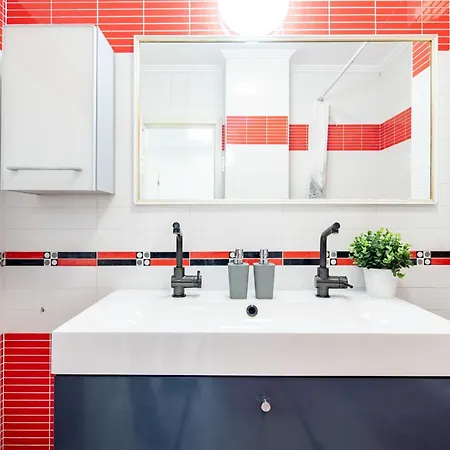 Balcony - - Spacious - Sunny Lägenhet *