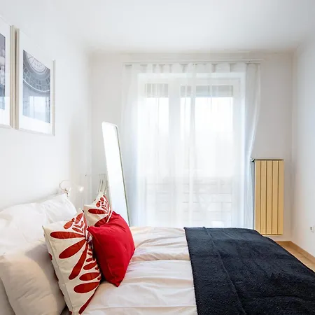 Balcony - - Spacious - Sunny Apartman
