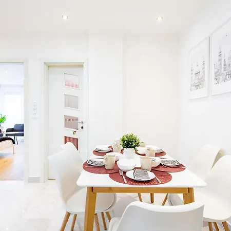 Balcony - - Spacious - Sunny 아파트 *